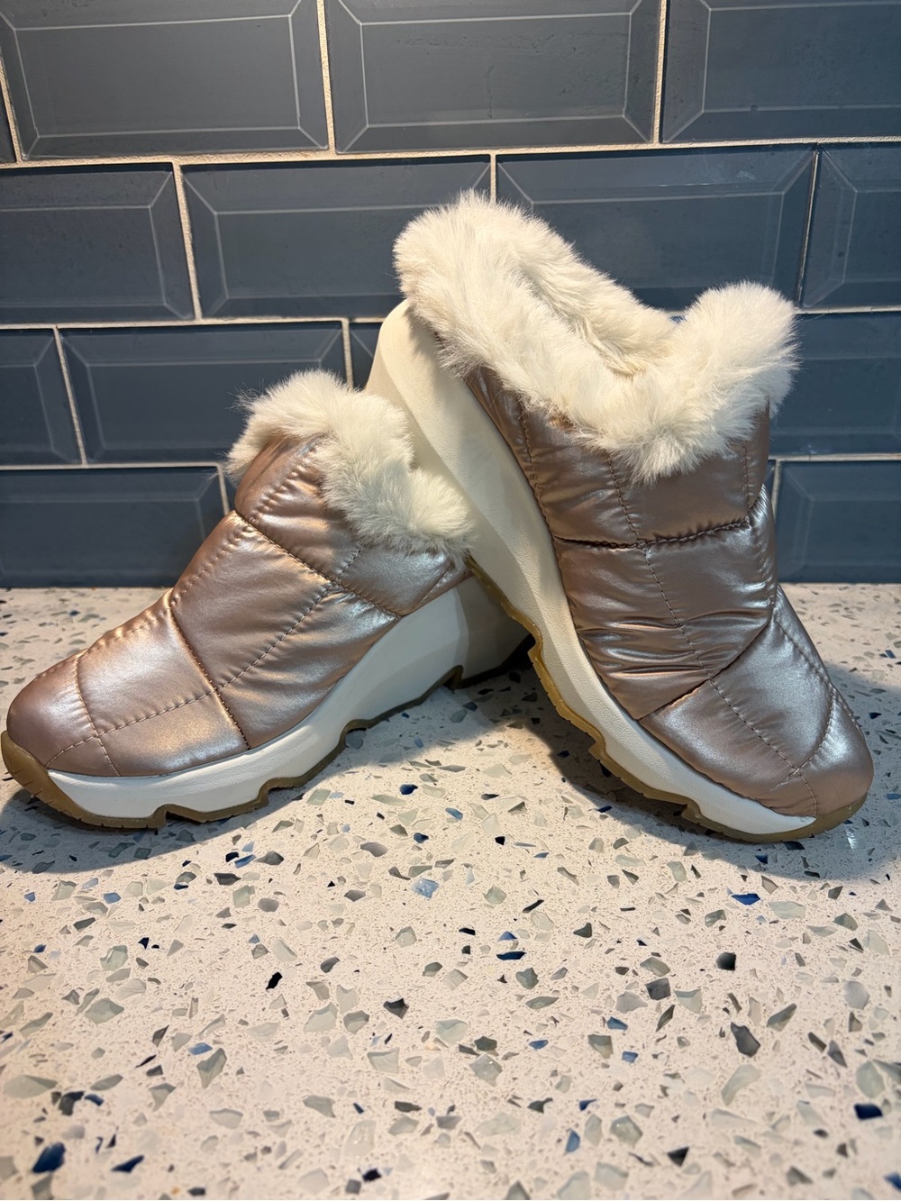 Spyder Women's Conway Slippers Winter Clogs Blush Metallic Size 7.5 NWT